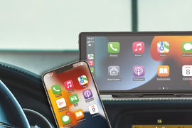 Navitel DS1020 kijelző autó műszerfalán, vezeték nélküli CarPlay telefonnal