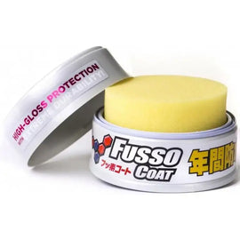 SOFT99 Fusso Coat Light viasztégely nyitva, a felhordó szivaccsal