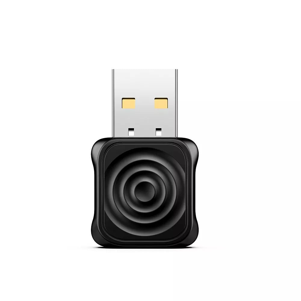 Carlinkit Mini Ultra adapter elölnézetben, az USB-A csatlakozó és a gyűrűs mintázat közelről
