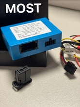 Kép betöltése a Galérianézegetőbe, Mercedes - Benz Optikai átalakító dekóder autórádió, hifi, rádió és fejegység nagy kijelzővel, CarPlay, Android autó, Wifi és Bluetooth támogatással,