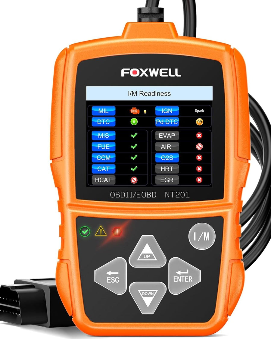 FOXWELL NT201 OBD2 hibakódolvasó elölnézetből, narancssárga ház, 2,4 colos színes kijelző I/M Readiness képernyővel, fehér háttér