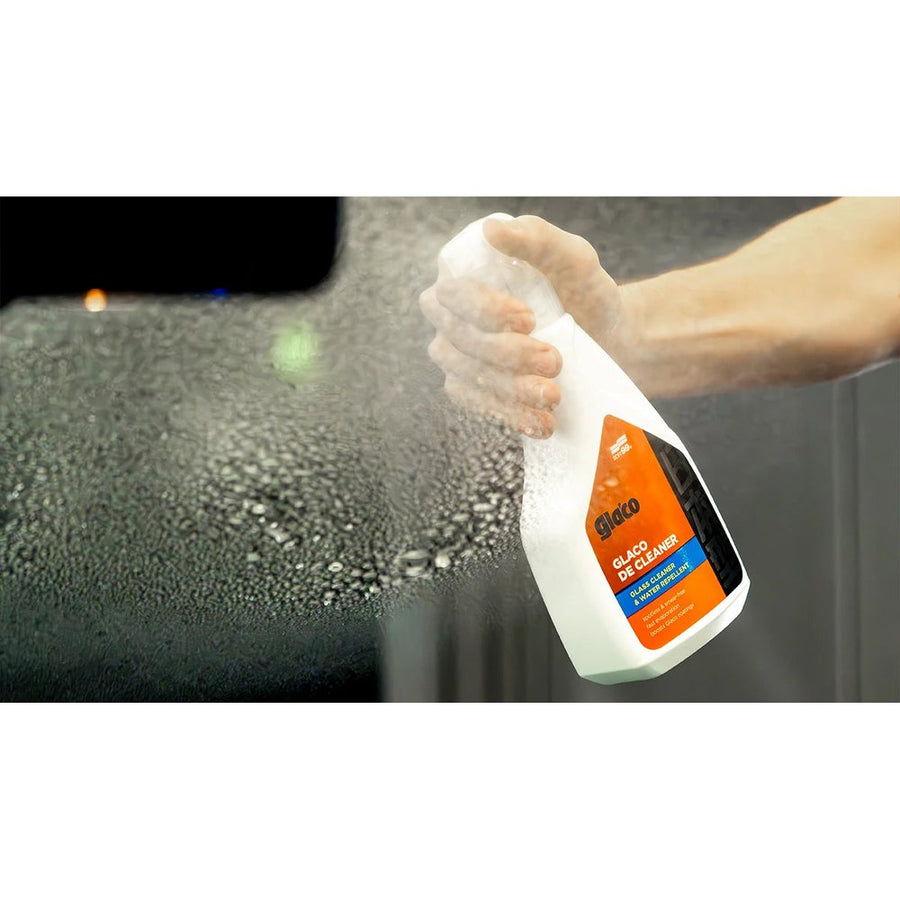 SOFT99 Glaco De Cleaner fújása a szélvédőre