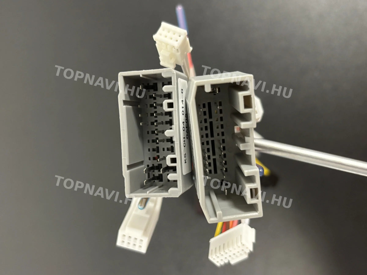 Chrysler 300C 2003-2010 9" Android Multimédia fejegység - Csatlakozó