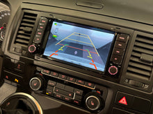 Kép betöltése a Galérianézegetőbe, Volkswagen Touareg 2002 - 2010, Transporter 2003 - 2014, Multivan 2003 - 2014 7&quot; Android Multimédia fejegység autórádió, hifi, rádió és fejegység nagy kijelzővel, CarPlay, Android autó, Wifi és Bluetooth támogatással,