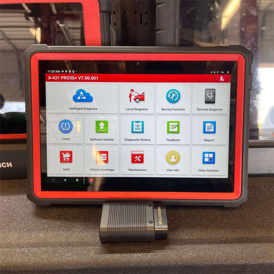 LAUNCH X-431 PRO3S+ tablet bekapcsolt főmenüvel és a VCI egység műhelykörnyezetben